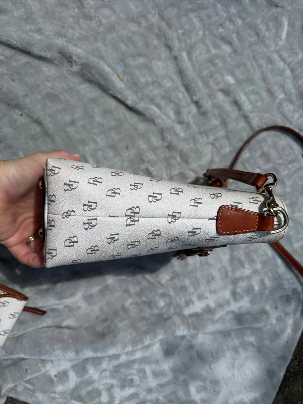 Dooney & Bourke Cream Signature Logo Greta continent Wallet & bags - Picture 8 of 12